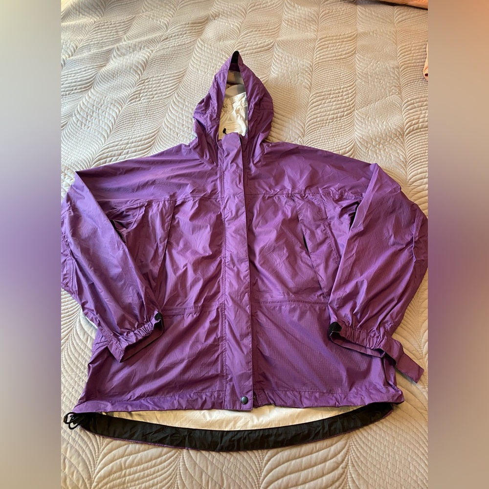L.L. Bean women’s wind breaker size ladies medium in purple.